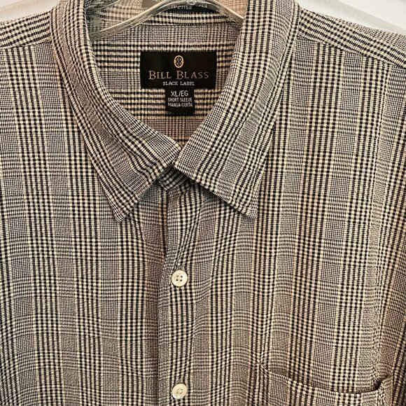 Bill Blass Men's Seersucker Short Sleeve Shirt - Picture 2 of 5